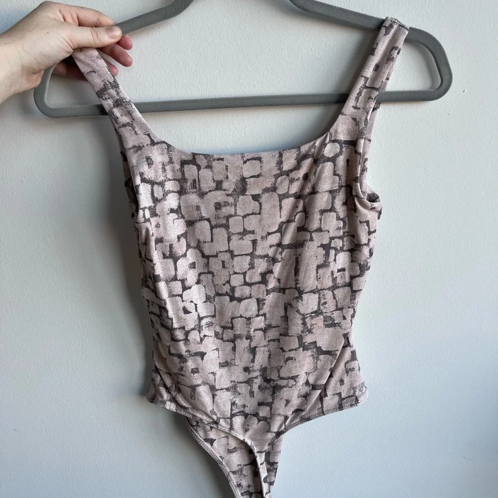 Aritzia Babaton Body Suit - Picture 3 of 3